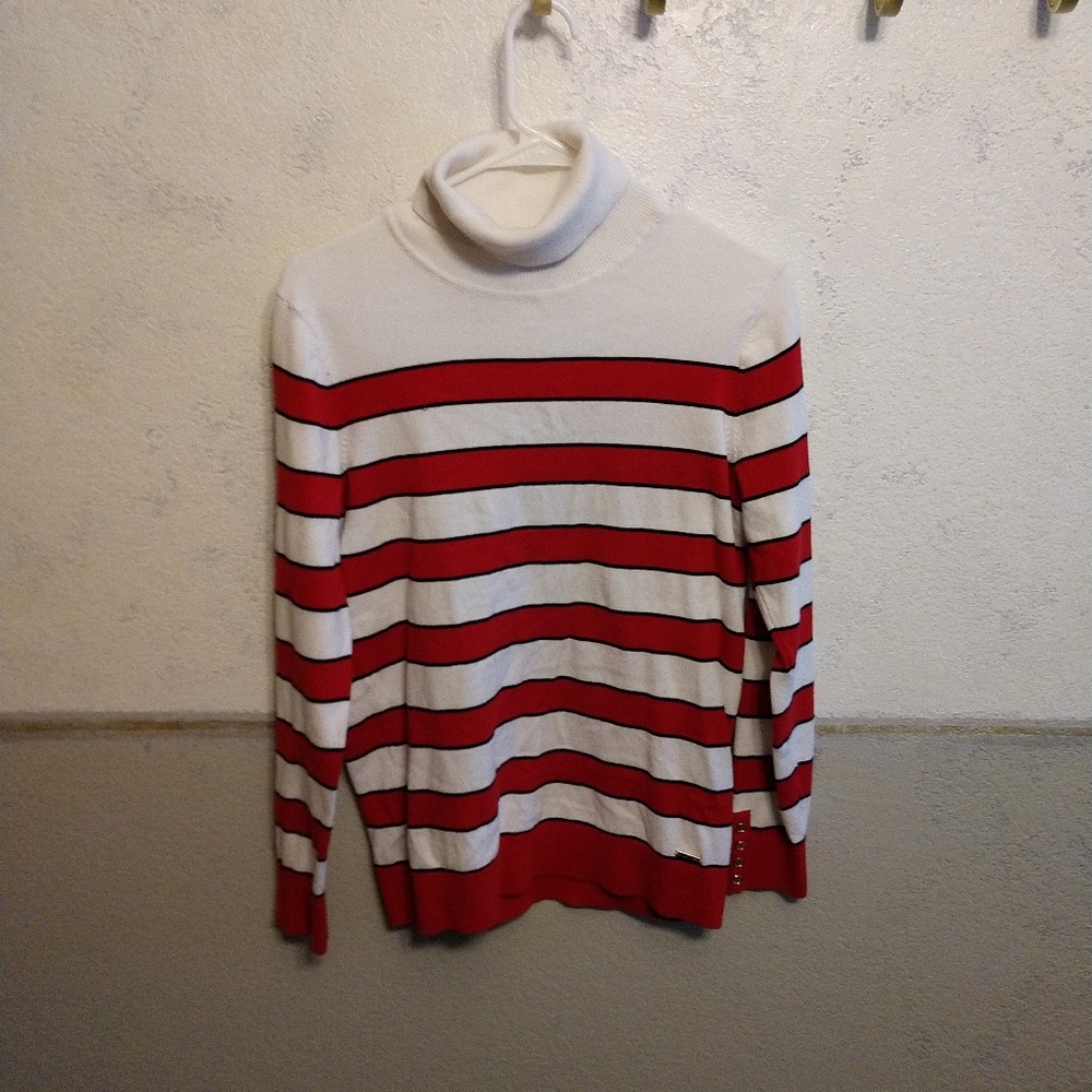 Super nice Tommy Hilfiger turtle neck sweater!!!